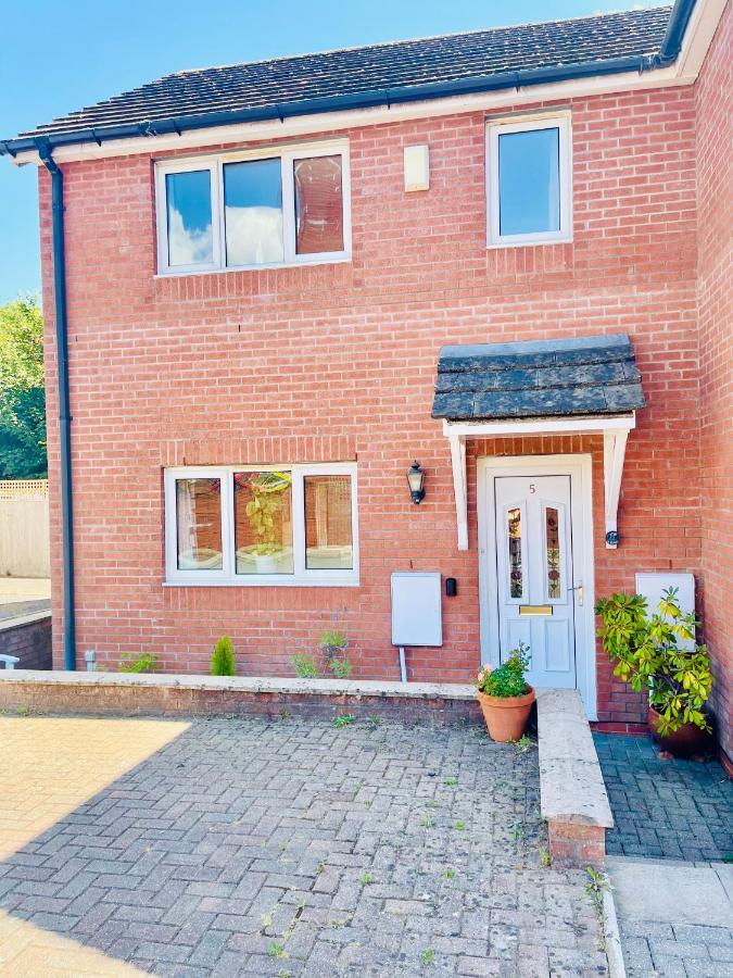 Tanglewood House Abergavenny With Private Parking Villa ภายนอก รูปภาพ